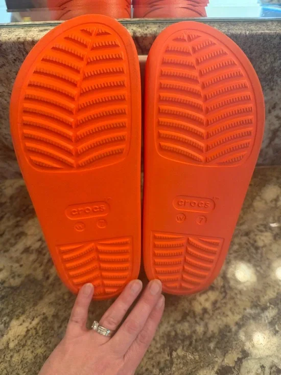 CROCS Dylan Platform Clogs - Red - Picture 5 of 5